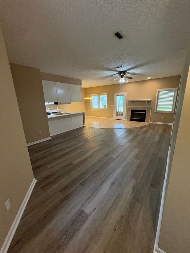 Building Photo - Available July!