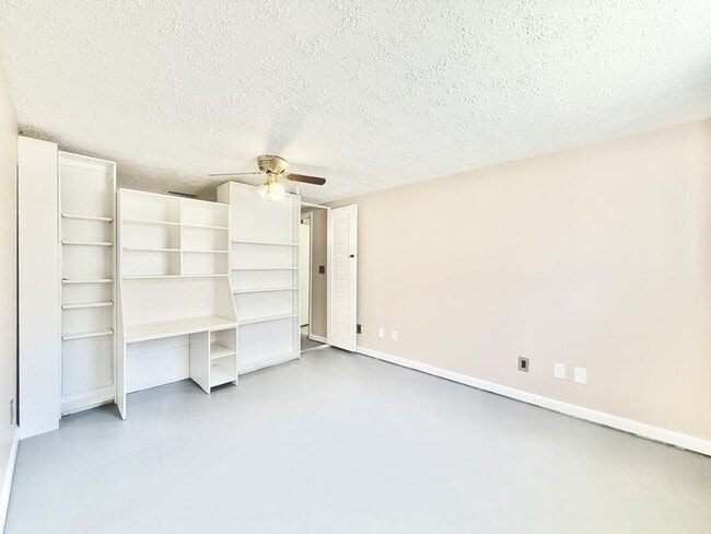 Building Photo - 12472 Monarch Cir