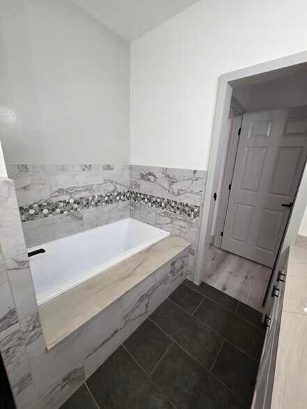 Building Photo - 7476 Woodland Trace Ct