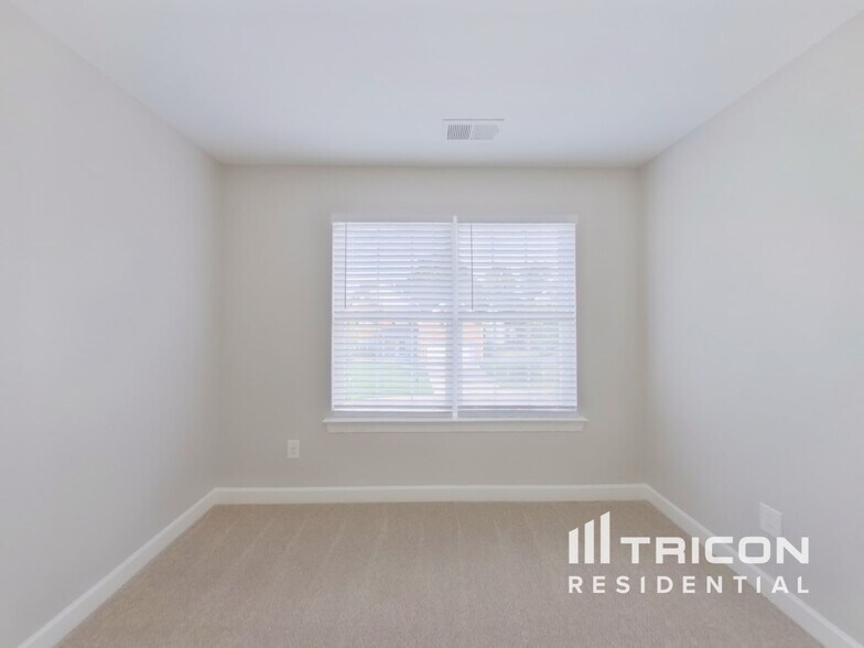 Building Photo - 2625 Sierra Chase Dr