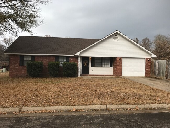 Primary Photo - 611 Valley Dr