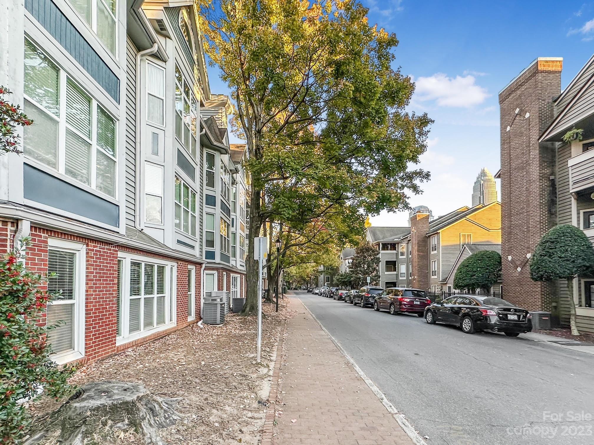 Building Photo - 513 N Graham St