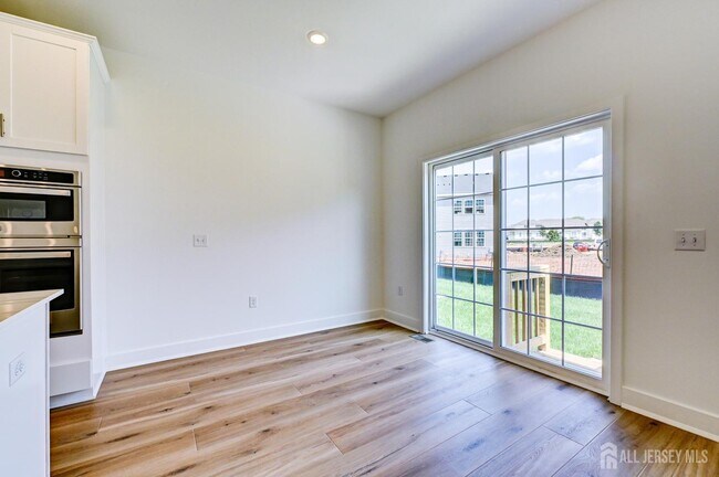 Building Photo - 13 Griffin Ln