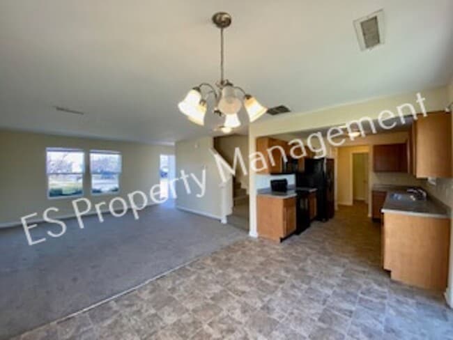 Building Photo - Beautiful 4 Bedroom 2.5 Bath 2 story home in Wildwood Farms on Indy's Southeast side!