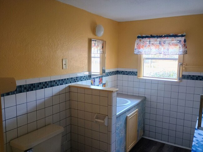 Building Photo - Updated 3 bedroom 2 bath Home for rent