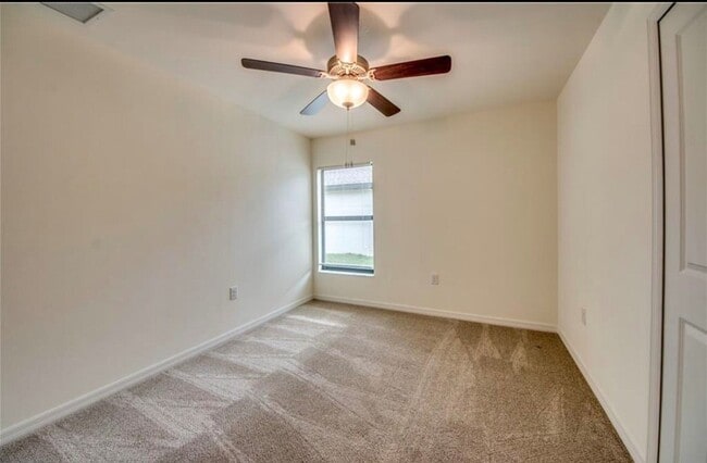 Building Photo - 3 Bedroom 2 Bath 1 Car Garage In Cape Coral!