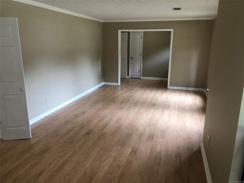 Building Photo - 4145 Johnstown Dr