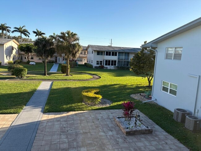 Building Photo - 39 Waltham B