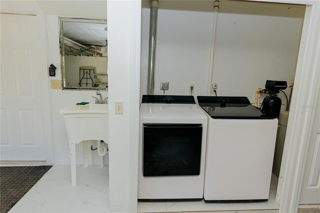 Building Photo - 1624 Sheffield Dr