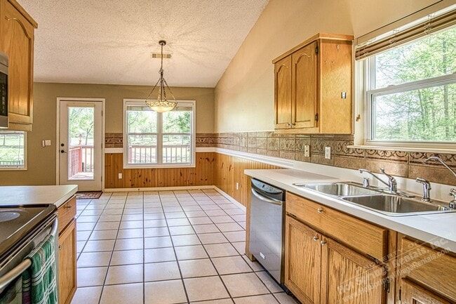Building Photo - East Gate Area | Home | Unfurnished