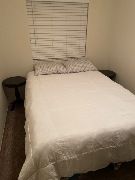 Building Photo - 4828 Prospect Dr