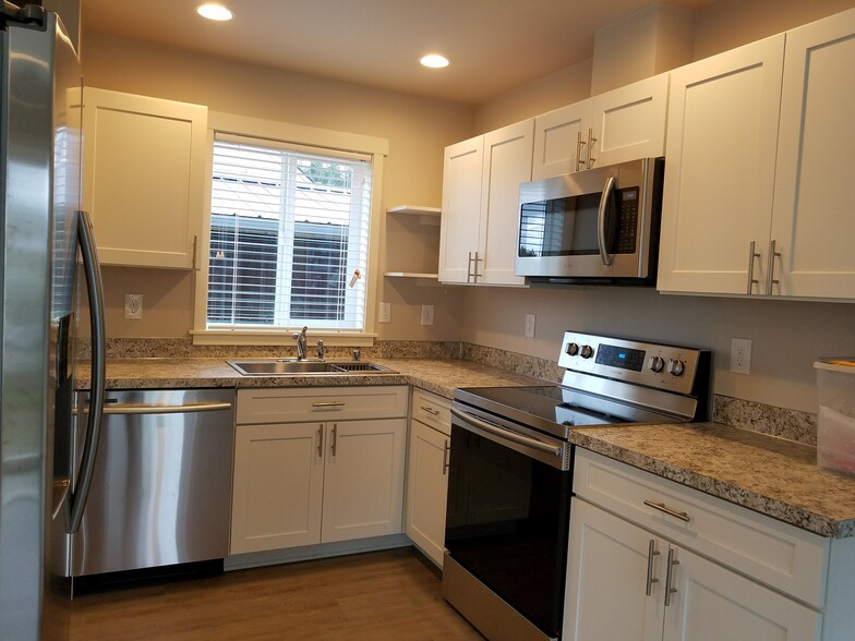 Building Photo - 104 N Anacortes St