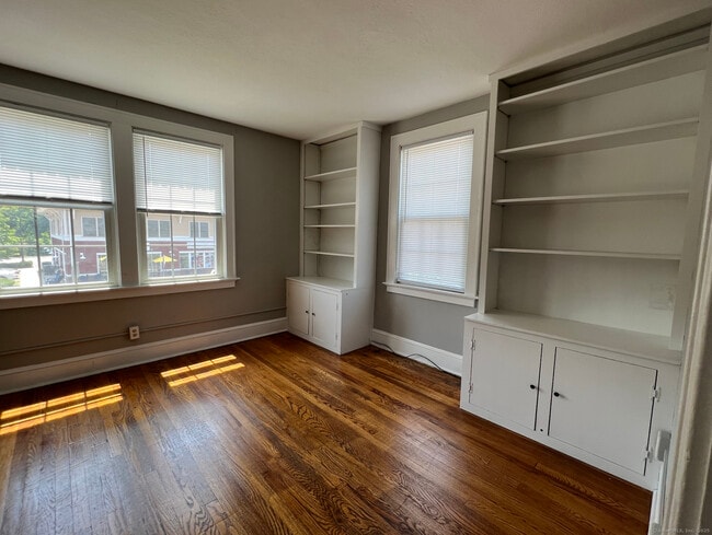 Building Photo - 861 Farmington Ave