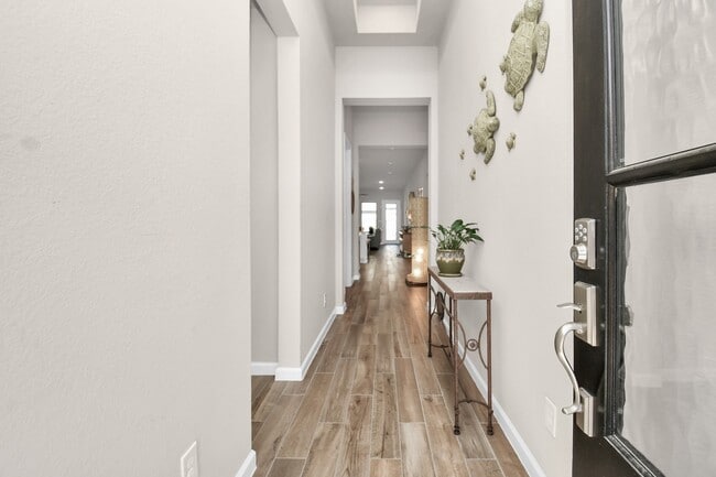 Building Photo - 5043 Morrison Dr