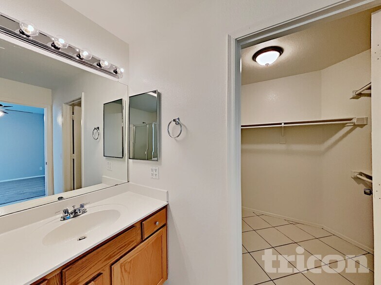 Building Photo - 2031 S Alicia