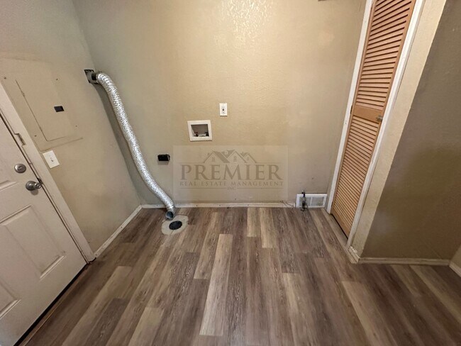 Building Photo - 4818 Woodend Ave
