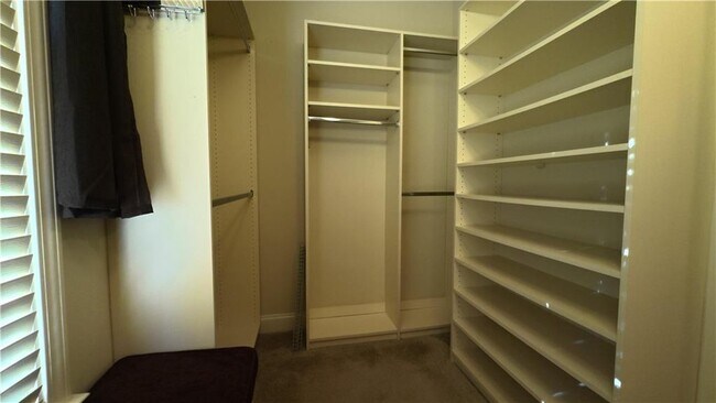 Building Photo - 3361 Lake McGinnis Dr