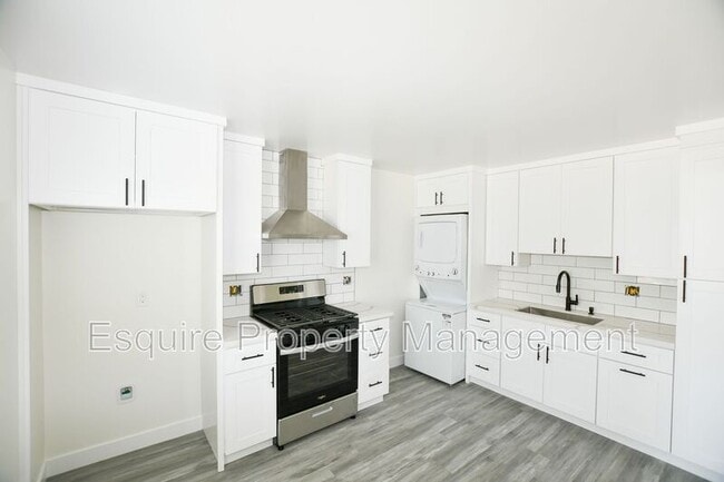 Building Photo - 69 Raemere St