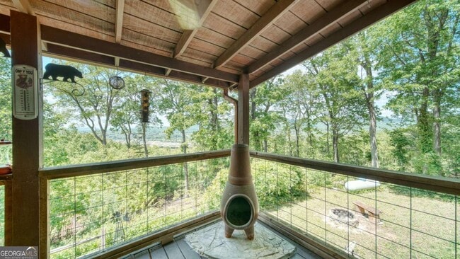 Building Photo - 911 Summit Way