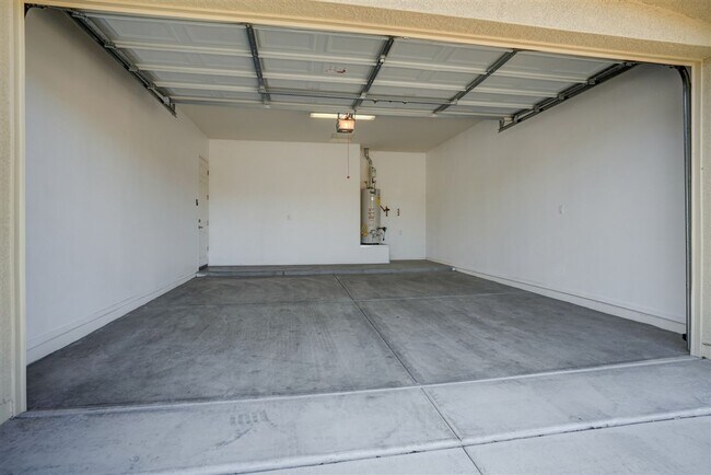 Building Photo - 3 Bedroom, 2 Bathroom Townhome in Granvill...