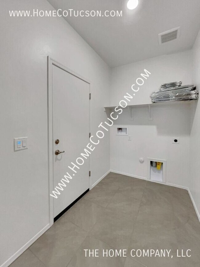 Building Photo - 5618 W Monterey Dr