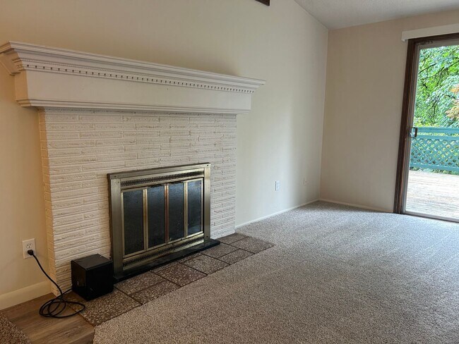 Building Photo - Charming 4 Bed Happy Valley Home