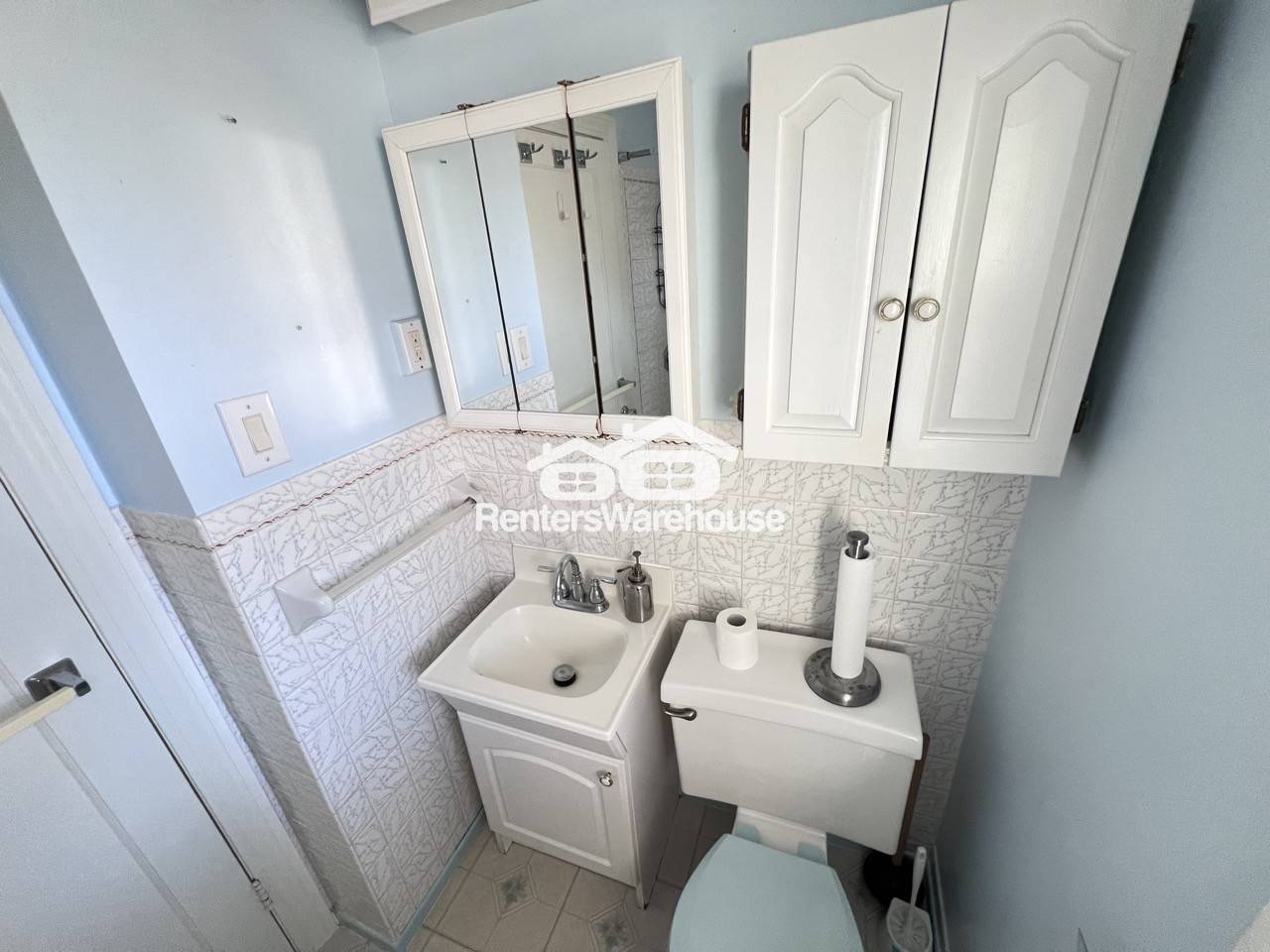 Building Photo - 2949 York Ave N