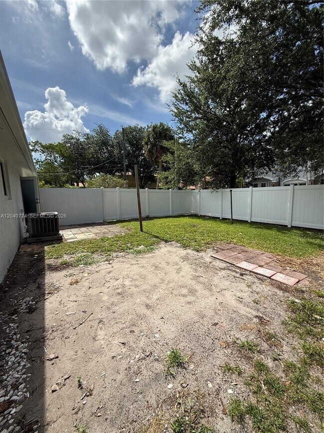 Building Photo - 6510 SW 49th St