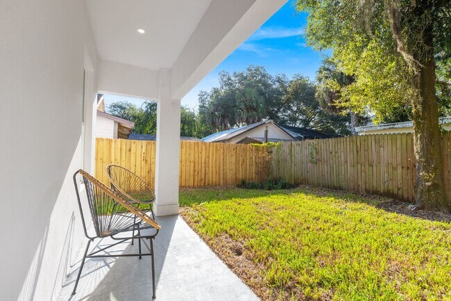 Building Photo - Charming Tampa Rental - Perfectly Located ...