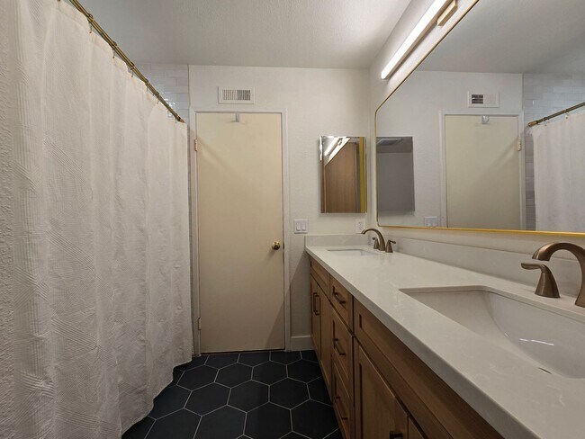 Building Photo - 344 Dewane Dr