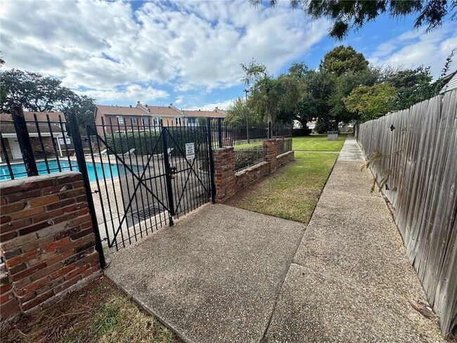 Building Photo - 309 Cherry Blossom Ln