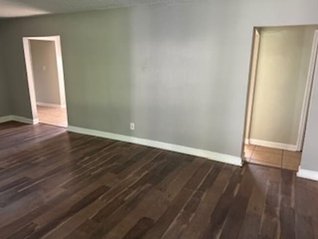 Building Photo - 3 Bedroom, 2 Bathroom Home