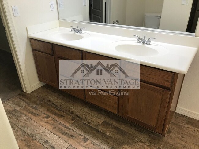 Building Photo - 42006 W Anne Ln