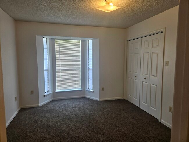 Building Photo - 113 Oak Ridge Ave