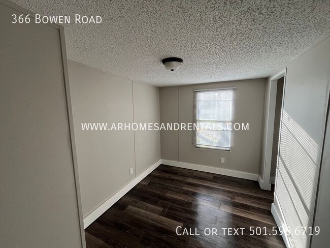 Building Photo - 366 Bowen Rd