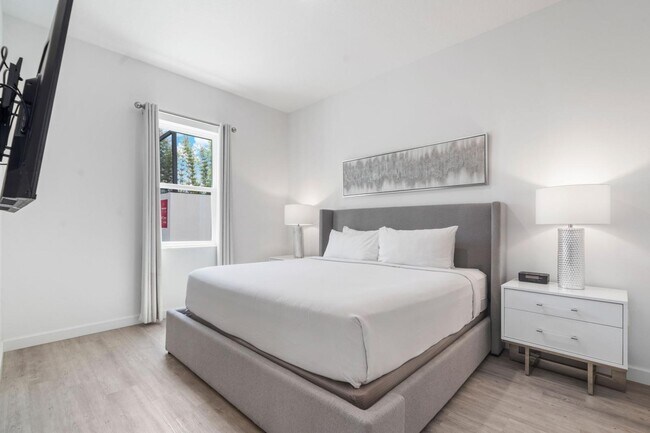 Building Photo - 384 Famagusta Dr