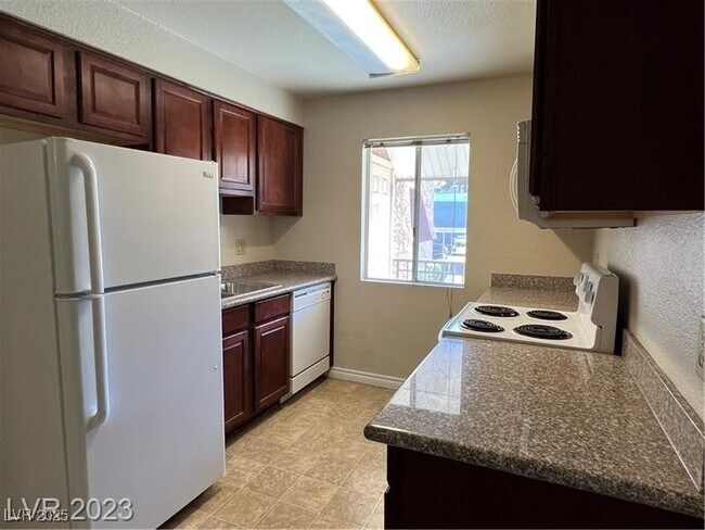 Building Photo - 5295 Indian River Dr