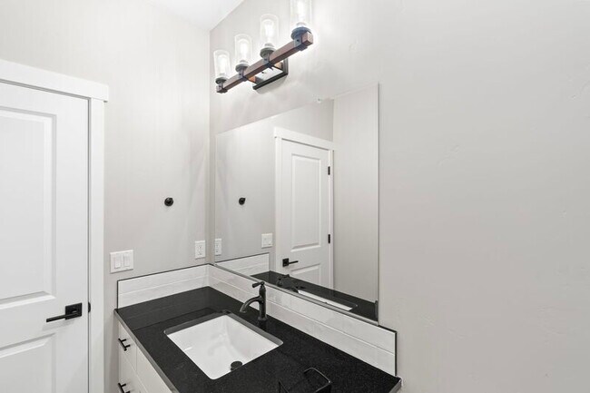 Building Photo - 3716 Custer Dr