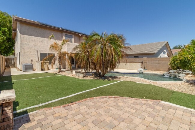 Building Photo - AMAZING 4 BED, 2.5 BATH HOME LOCATED NEAR 67TH AVE & UNION HILLS