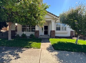 Building Photo - Updated 3/2 in Folsom!