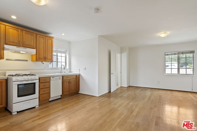 Building Photo - 2026 Glendon Ave