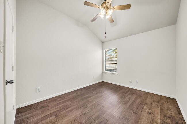 Building Photo - Well-maintained home located near Lake Conroe, offering the perfect balance of comfort & convenie...