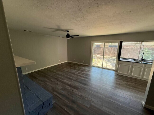 Building Photo - Beautiful 3 Bedroom House in Plano