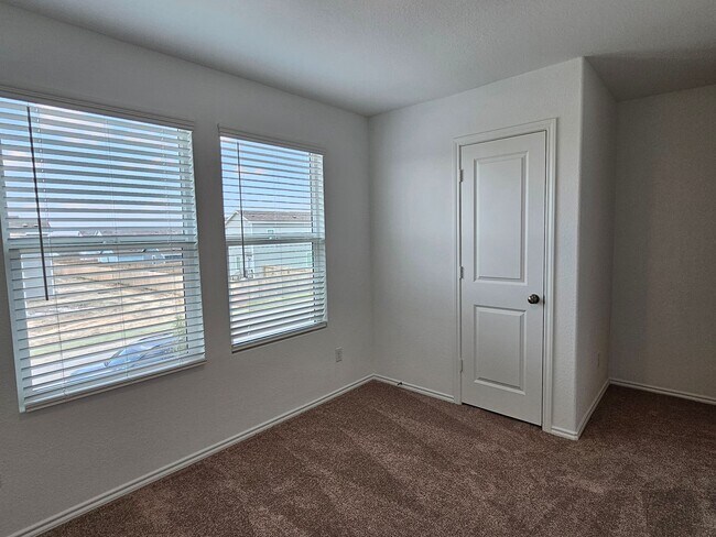 Building Photo - New 4 Bed / 2.5 Bath Home in Jarrell