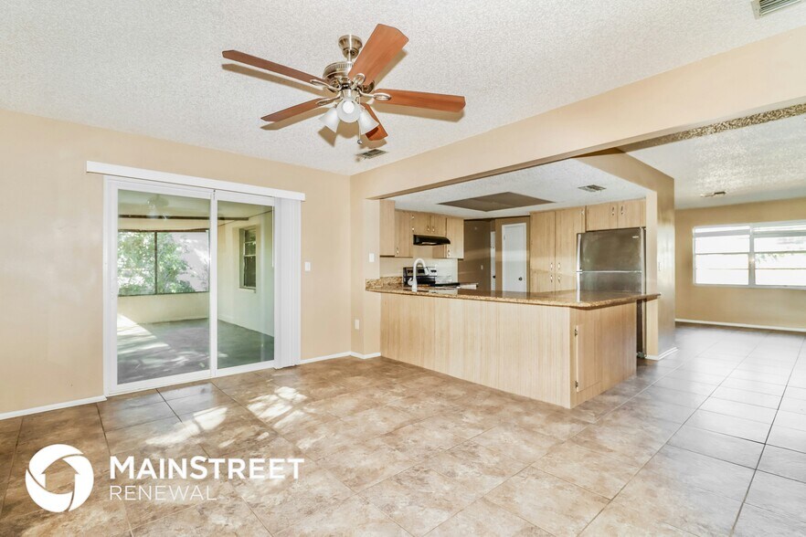 Building Photo - 11082 Lightwood St