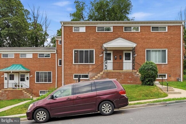 Building Photo - 5024 8th Rd S