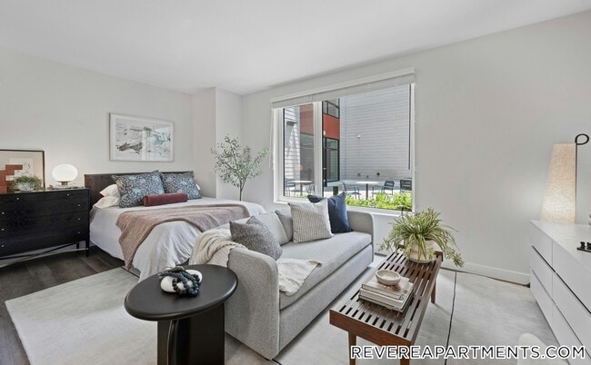 Building Photo - 328 Bank St