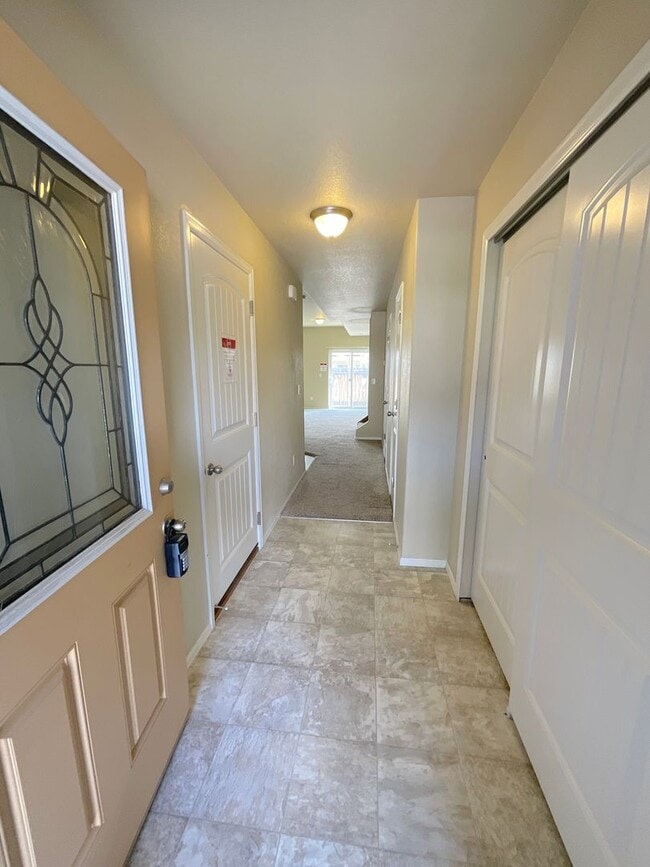 Building Photo - 3 Bedroom Townhome Available Near Hancock ...