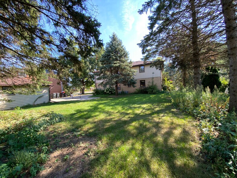 Yard - 1661 N 116th St
