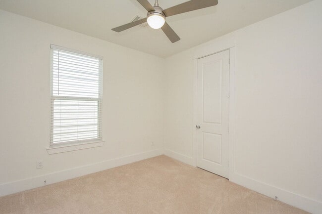 Building Photo - 310 Cyclamen St